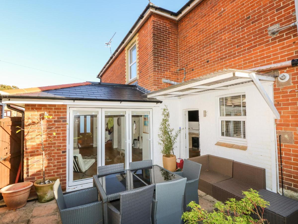 Dovedale Villa Ryde  Bagian luar foto